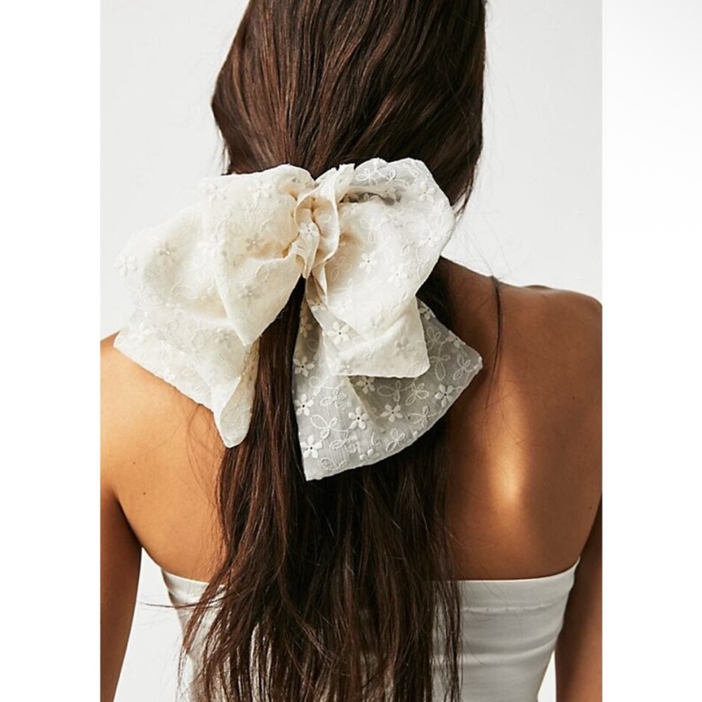 NWT Free People The Dreamers Bow Hair Scrunchie Ivory Eyelet
